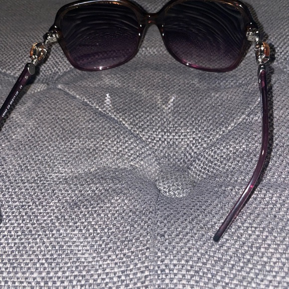Authentic  Versace sunglasses - Picture 7 of 7